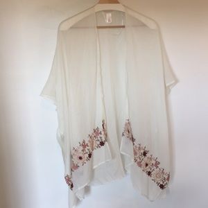 LC flowy kimono. Worn maybe once.